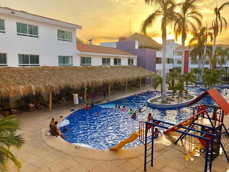 La Isla Huatulco Hotel Екстериор снимка